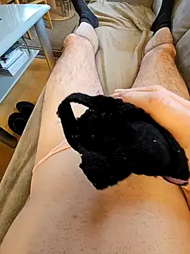 MaxAngie online show from December 2024 01:00:01 PM