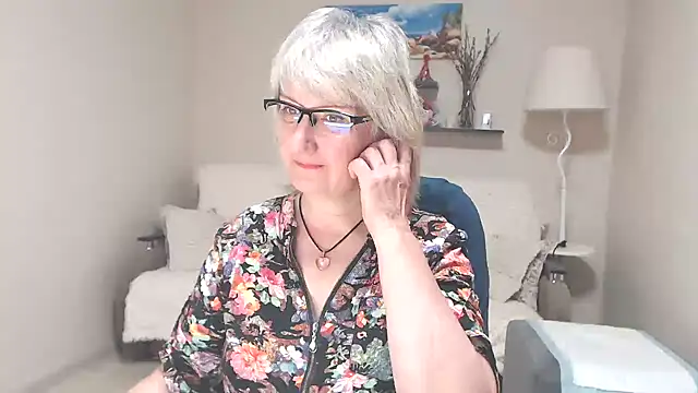 Snapshot of FleurMays chatting on June 2026 05:12:01 AM FleurMays online show from June 2026 05:12:01 AM