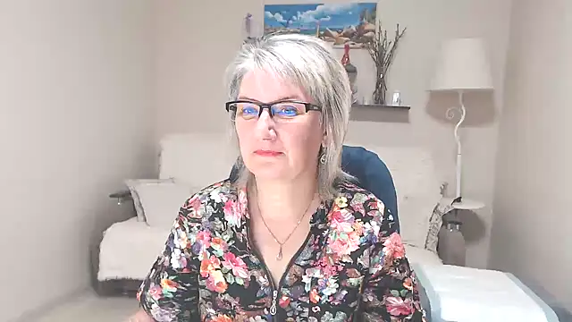Snapshot of FleurMays chatting on June 2026 03:04:01 AM FleurMays online show from June 2026 03:04:01 AM