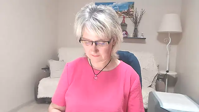 Snapshot of FleurMays chatting on June 2026 05:03:02 AM FleurMays online show from June 2026 05:03:02 AM