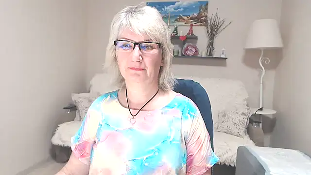 Snapshot of FleurMays chatting on June 2026 04:09:02 AM FleurMays online show from June 2026 04:09:02 AM