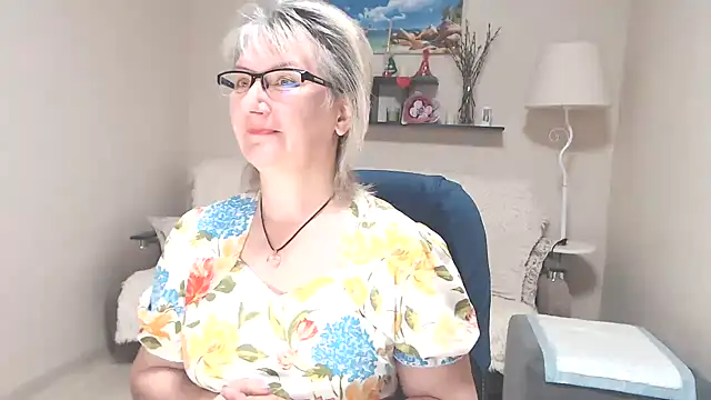 Snapshot of FleurMays chatting on June 2026 04:29:01 AM FleurMays online show from June 2026 04:29:01 AM