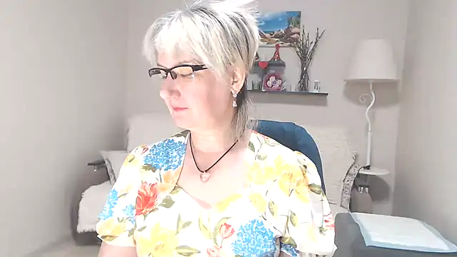 Snapshot of FleurMays chatting on June 2026 02:28:01 AM FleurMays online show from June 2026 02:28:01 AM