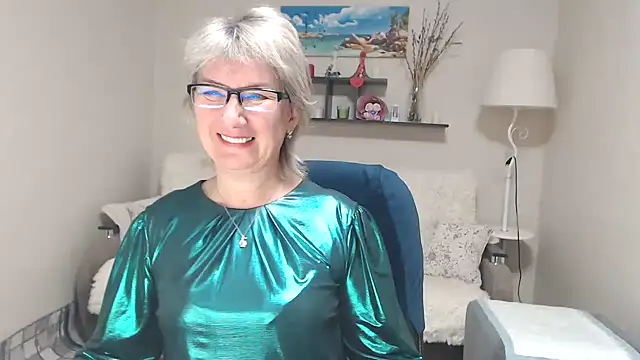 Snapshot of FleurMays chatting on November 2025 05:00:02 AM FleurMays online show from November 2025 05:00:02 AM