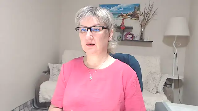 Snapshot of FleurMays chatting on December 2025 04:40:02 AM FleurMays online show from December 2025 04:40:02 AM