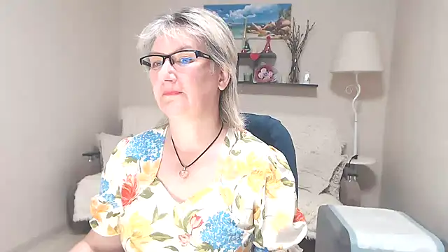 Snapshot of FleurMays chatting on June 2026 03:56:01 AM FleurMays online show from June 2026 03:56:01 AM