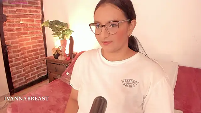 Snapshot of Ivannabreast_Official chatting on February 2026 12:19:01 AM Ivannabreast Official online show from February 2026 12:19:01 AM