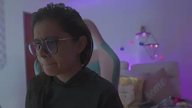 Snapshot of megan_ssmith_ chatting on November 2025 09:18:01 PM megan ssmith online show from November 2025 09:18:01 PM