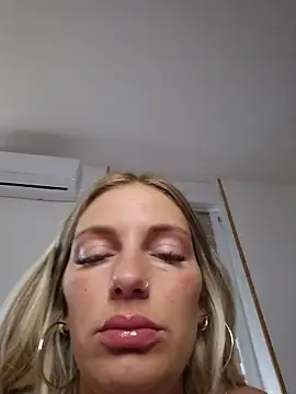 Snapshot of Lydie_off chatting on May 2026 09:09:01 AM Lydie off online show from May 2026 09:09:01 AM