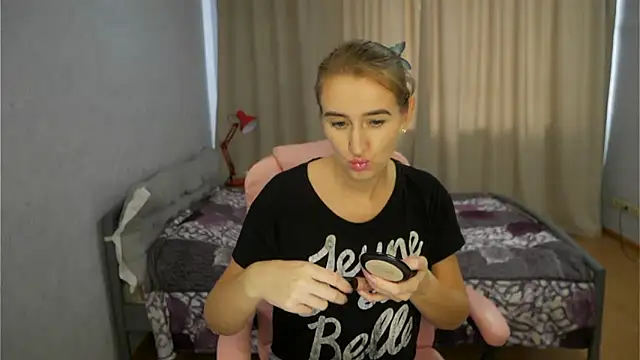 Snapshot of Sophiloren chatting on November 2025 11:58:02 AM Sophiloren online show from November 2025 11:58:02 AM