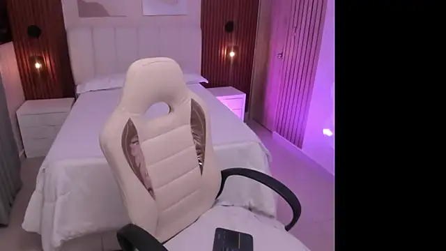 Leah Sweetie online show from September 2025 10:00:01 AM