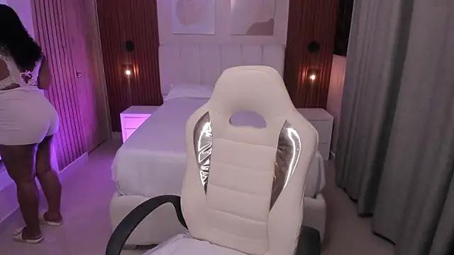 Leah Sweetie online show from November 2025 10:19:02 AM