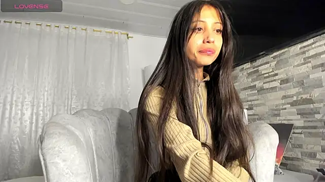 Snapshot of Loren_parissi chatting on March 2025 03:13:01 AM Loren parissi online show from March 2025 03:13:01 AM
