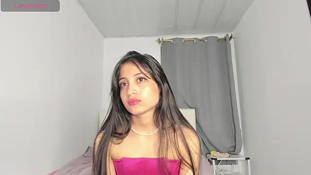 Snapshot of Loren_parissi chatting on December 2024 02:40:01 AM Loren parissi online show from December 2024 02:40:01 AM