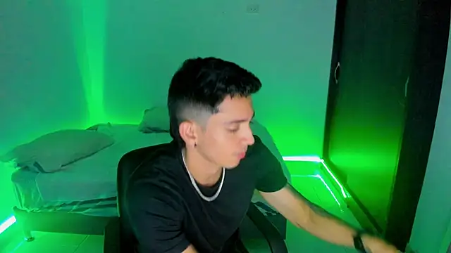 OliverBennet online show from January 2025 11:55:01 PM