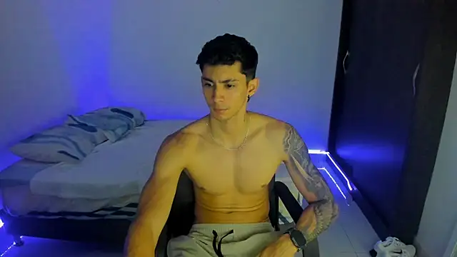OliverBennet online show from January 2025 12:01:02 AM