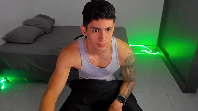 OliverBennet online show from February 2025 12:05:01 AM