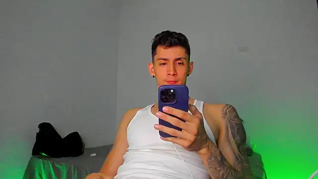 OliverBennet online show from February 2025 01:19:01 AM