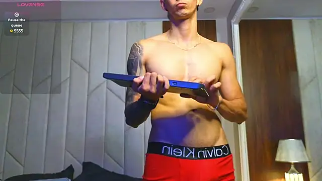 OliverBennet online show from March 2025 03:25:01 AM