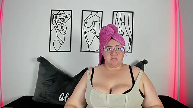 Snapshot of RubyPirsso18 chatting on November 2025 07:08:02 PM RubyPirsso18 online show from November 2025 07:08:02 PM