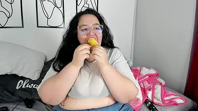 Snapshot of RubyPirsso18 chatting on October 2025 07:02:01 PM RubyPirsso18 online show from October 2025 07:02:01 PM