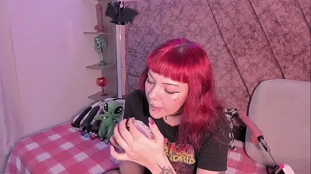 Sarah-Stoner online show from November 2025 09:37:01 PM