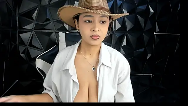 HelueHorny13 online show from November 2025 06:07:02 AM