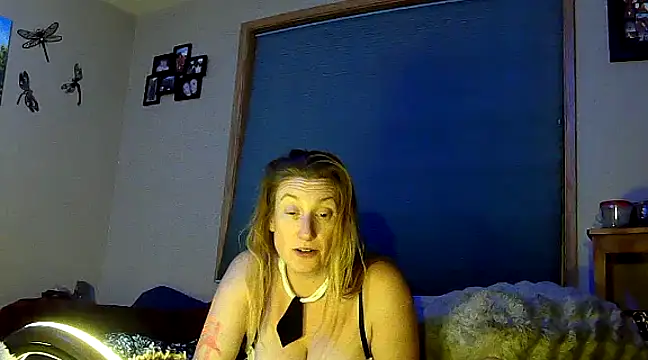 Snapshot of lilyhornyhousewife chatting on December 2024 11:44:01 AM lilyhornyhousewife online show from December 2024 11:44:01 AM