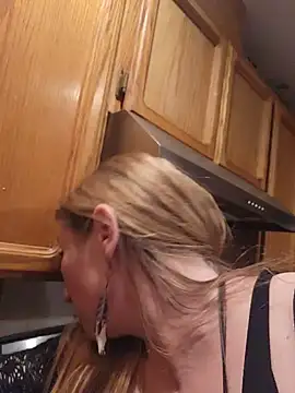 Snapshot of lilyhornyhousewife chatting on May 2026 11:43:02 AM lilyhornyhousewife online show from May 2026 11:43:02 AM