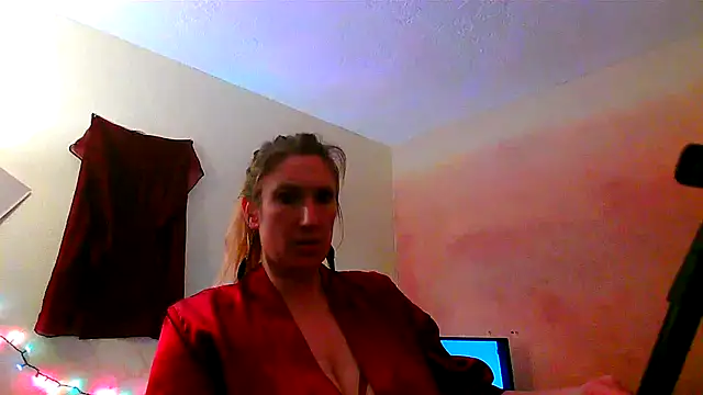 Snapshot of lilyhornyhousewife chatting on January 2025 09:15:02 AM lilyhornyhousewife online show from January 2025 09:15:02 AM