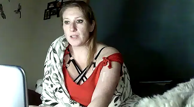 Snapshot of lilyhornyhousewife chatting on December 2024 12:41:01 PM lilyhornyhousewife online show from December 2024 12:41:01 PM