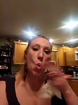 Snapshot of lilyhornyhousewife chatting on January 2025 12:39:02 PM lilyhornyhousewife online show from January 2025 12:39:02 PM