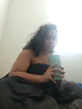 cinnaminnie online show from December 2025 09:31:02 PM