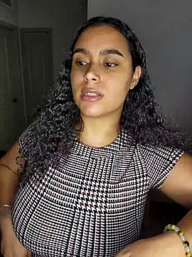 cinnaminnie online show from January 2026 08:13:02 PM