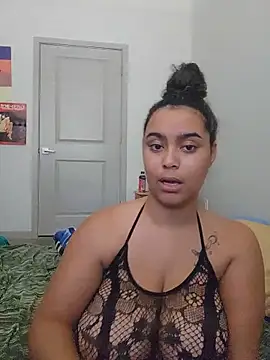 cinnaminnie online show from May 2026 07:00:01 PM