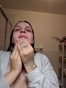 Jujuicy 97 online show from April 2026 08:10:02 PM