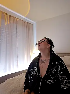 Jujuicy 97 online show from March 2026 10:39:01 AM