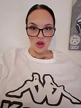 Jujuicy 97 online show from April 2026 07:22:02 AM