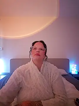 Jujuicy 97 online show from April 2026 05:03:01 AM