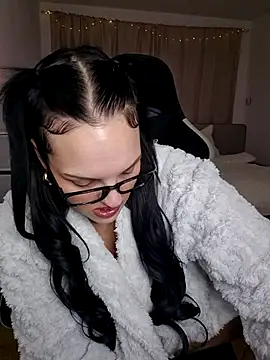 Jujuicy 97 online show from December 2025 08:25:02 PM