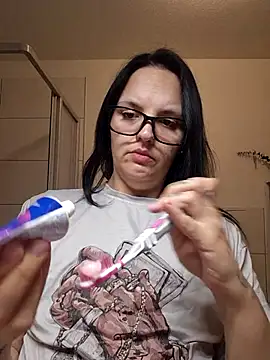 Jujuicy 97 online show from March 2026 09:14:01 PM