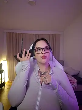 Jujuicy 97 online show from April 2026 06:14:01 PM