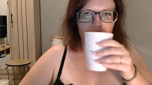 CrimsonMistress online show from October 2025 10:10:01 PM