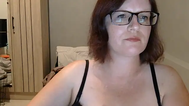 CrimsonMistress online show from October 2025 11:24:02 PM