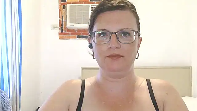 CrimsonMistress online show from May 2026 10:40:01 PM