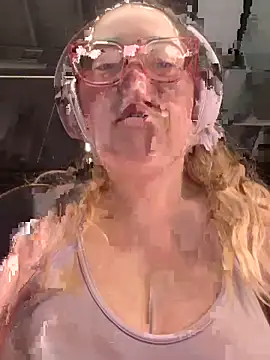 brooklynivy online show from October 2025 11:34:02 AM