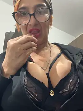 Snapshot of anastasia_and_jordan chatting on April 2026 07:21:02 AM anastasia and jordan online show from April 2026 07:21:02 AM