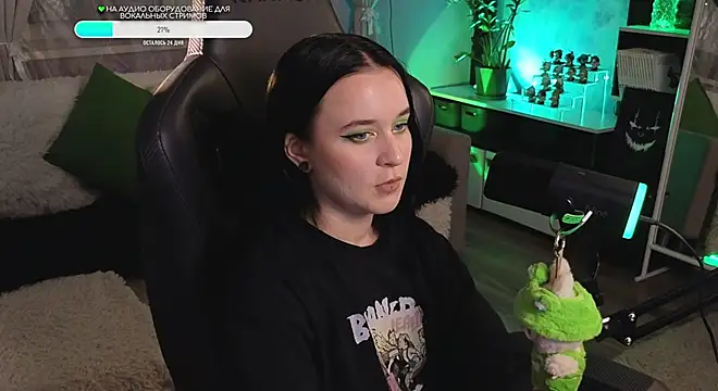 Snapshot of KiraLiLime chatting on October 2025 11:06:02 PM KiraLiLime online show from October 2025 11:06:02 PM