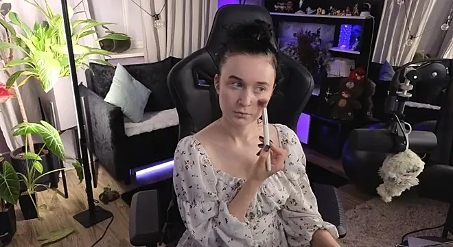 KiraLiLime online show from July 2026 07:02:01 PM