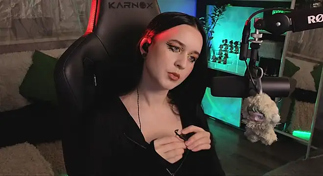 KiraLiLime online show from November 2025 06:19:02 PM